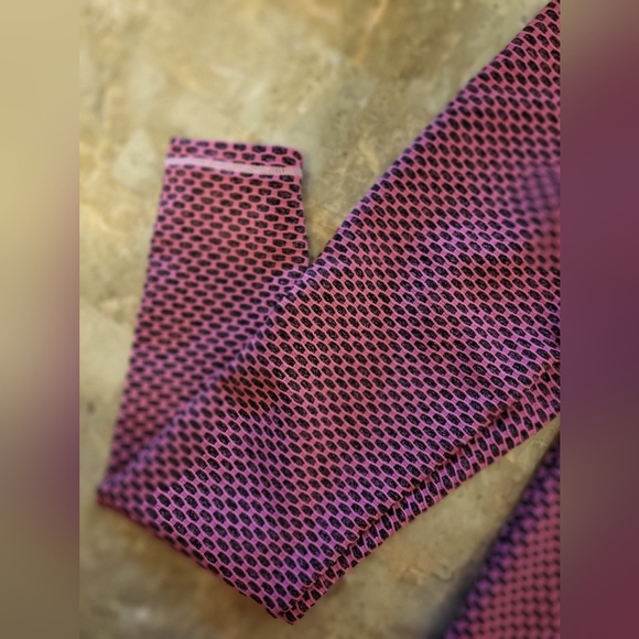 Pink Scrunchbutt leggings - Picture 3 of 6